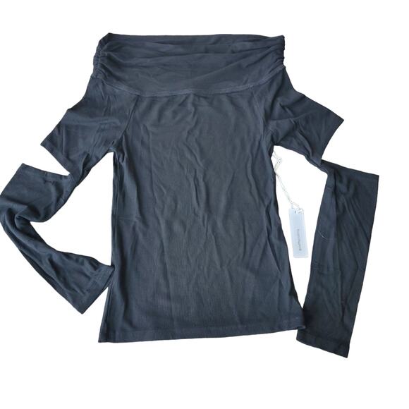 Elegant Black Off-Shoulder Top - Picture 4 of 8